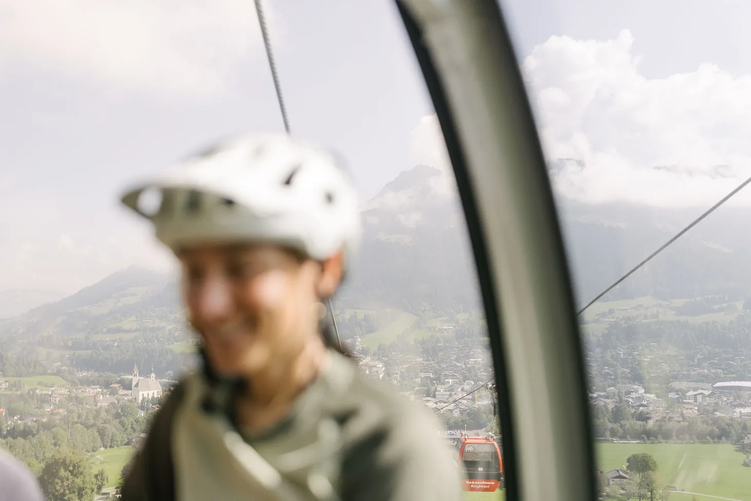 Mit der weltberühmten Hahnenkammbahn geht's von Kitzbühel aus ins Trailgebiet.