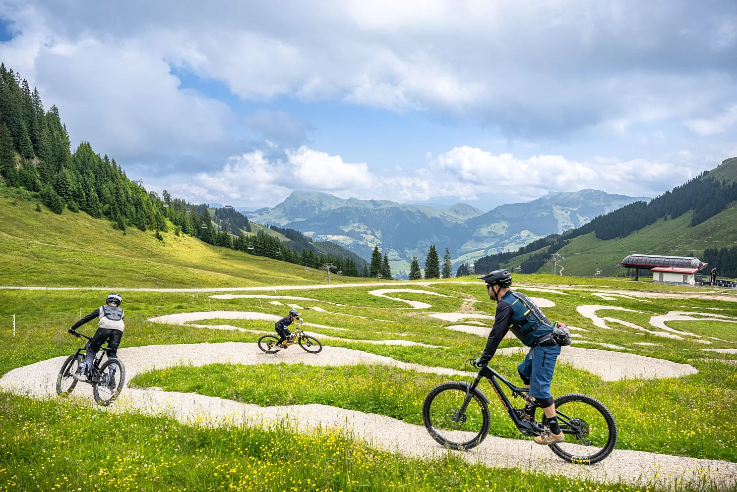 MTB-Family Area Streiteck mit Blick Richtung Kitzbüheler Horn. © Michael Werlberger